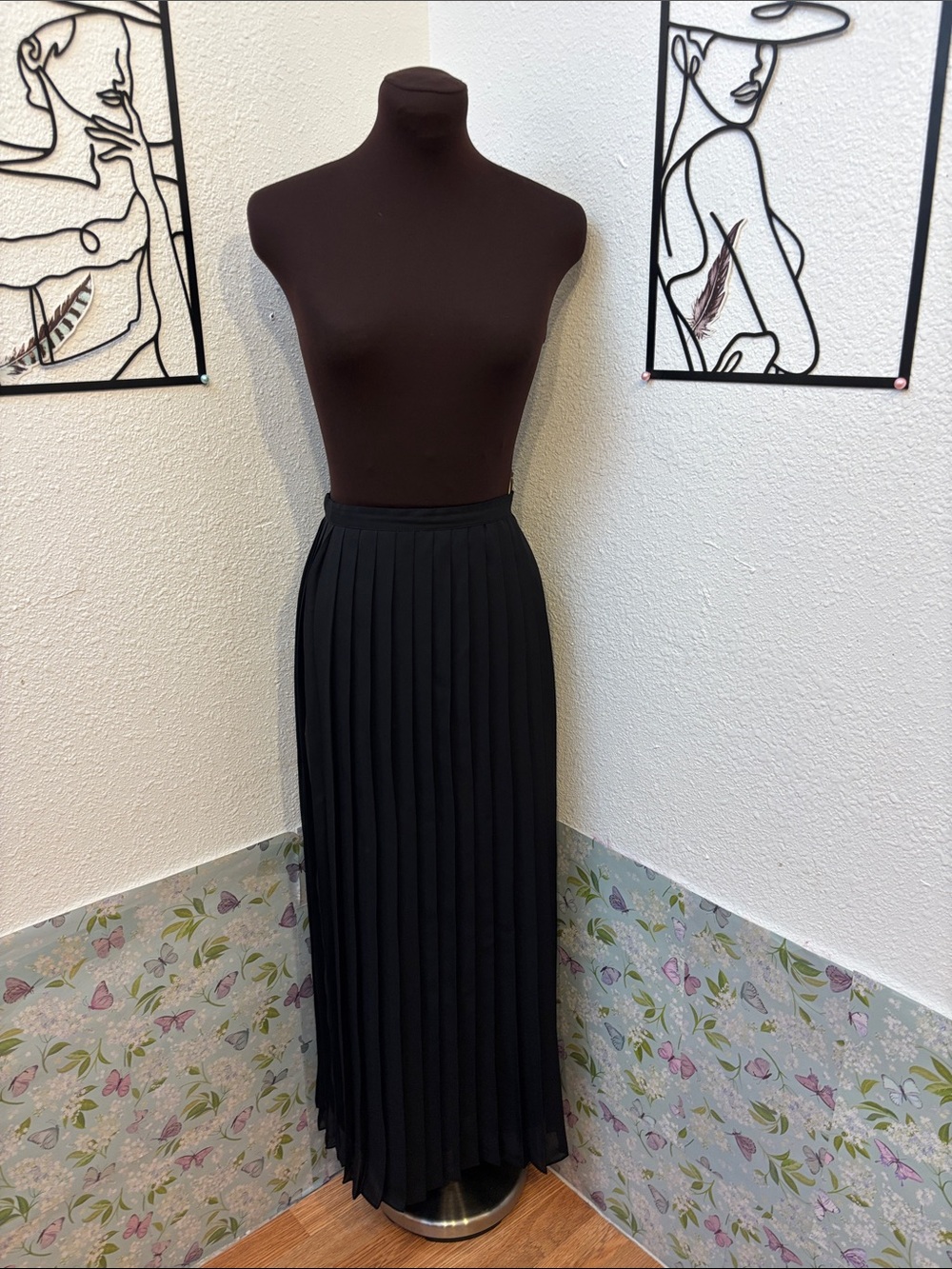 Coldwater Creek elegant black pleated midi skirt. Size M - Picture 7 of 17